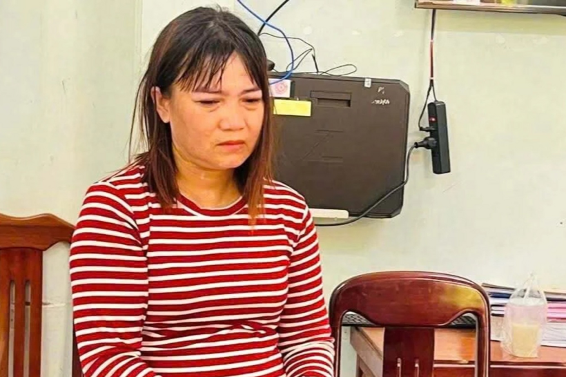 Đối tượng Thái Thị Hoàng Oanh bị áp giải thi hành án phạt tù. (Ảnh: Công an tỉnh Đắk Lắk)
