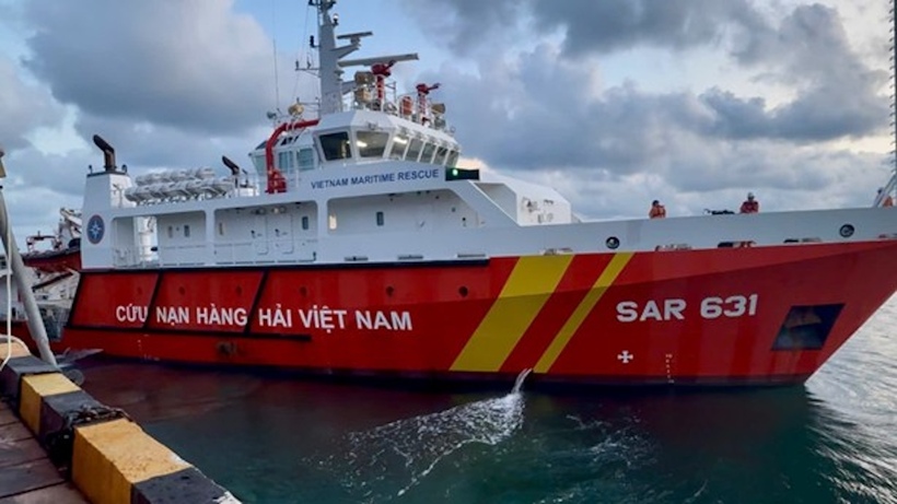 Tàu chuyên dụng tìm kiếm cứu nạn SAR 631 rời cầu đi cứu nạn