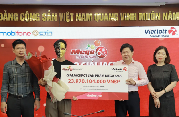 Anh P.H.T nhận giải Jackpot trị giá gần 24 tỷ đồng.