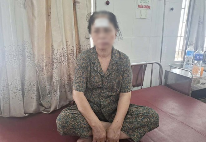 Bà C. cho biết, trên chuyến xe gặp nạn còn có người cháu của bà, rất may cả hai người chỉ bị thương nhẹ. Ảnh: Lao động