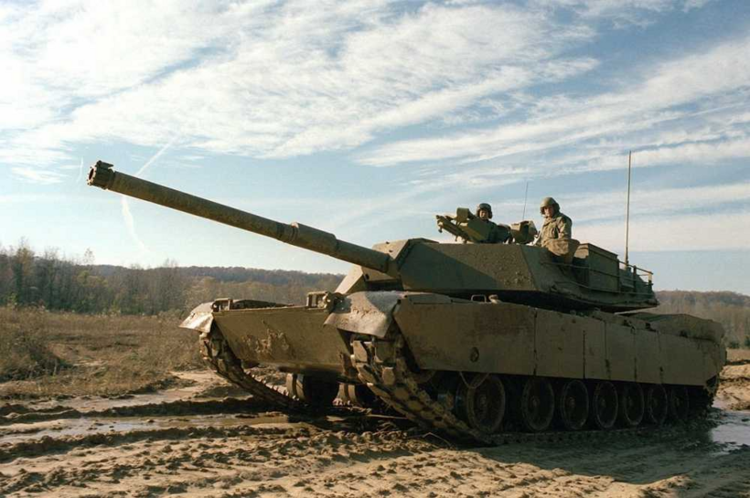 Xe tăng M-1 Abrams.