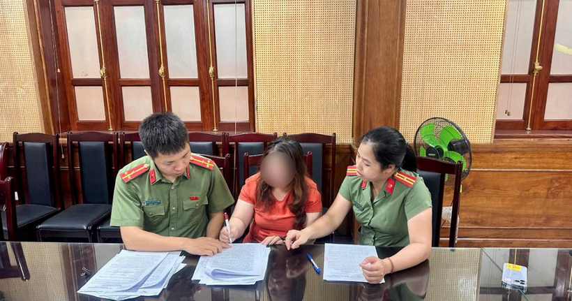 Phòng An ninh chính trị nội bộ xử phạt đơn vị tổ chức cuộc thi “Giọng ca vàng Dân ca - trữ tình và Bolero” mùa thứ 4 năm 2026. (Ảnh: Công an Hà Nội)