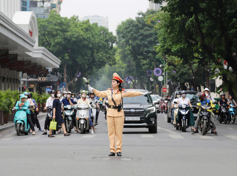 Để bảo đảm trật tự, an toàn giao thông phục vụ Đại hội, Công an thành phố Hà Nội tổ chức phân luồng giao thông và tổ chức hướng đi cho các loại phương tiện.