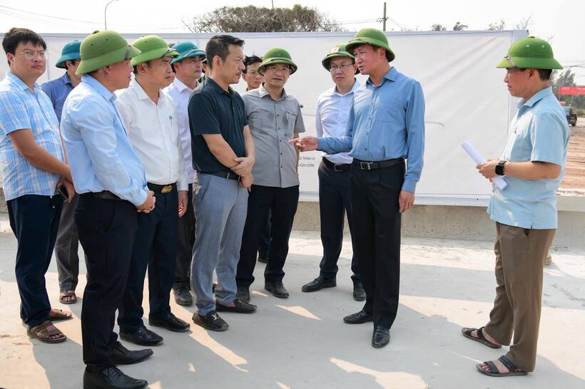 “Vượt sóng, thắng gió” trên công trình kè biển Thịnh Long - 2