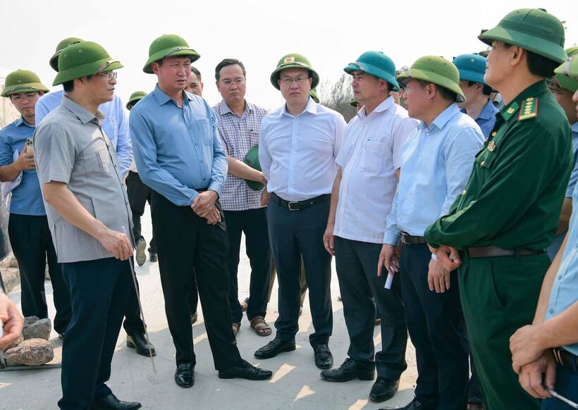 Các cấp chính quyền địa phương thường xuyên xuống công trường kiểm tra, đôn đốc.