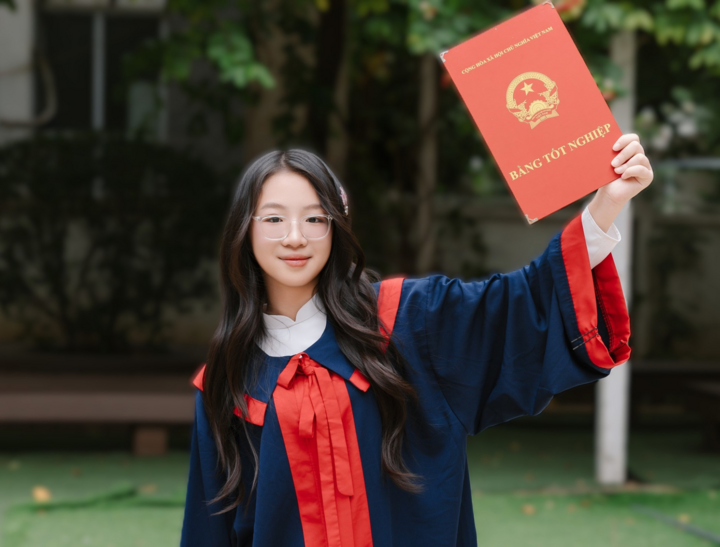 Phạm Mai Dung, nữ sinh đỗ 5 nguyện vọng của 4 trường chuyên Hà Nội. Ảnh: VTC News