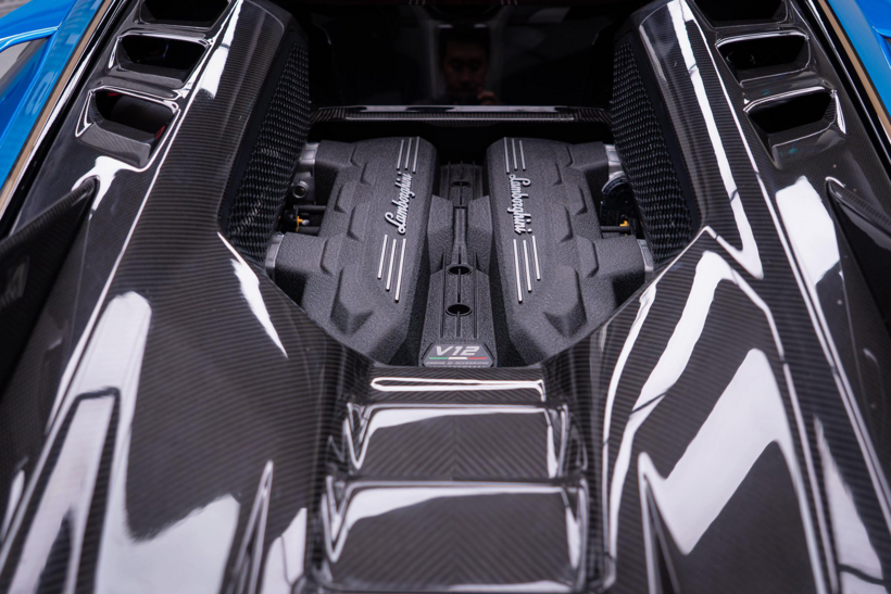 Nội thất bên trong siêu xe Lamborghini Revuelto. (Ảnh: VietnamNet)