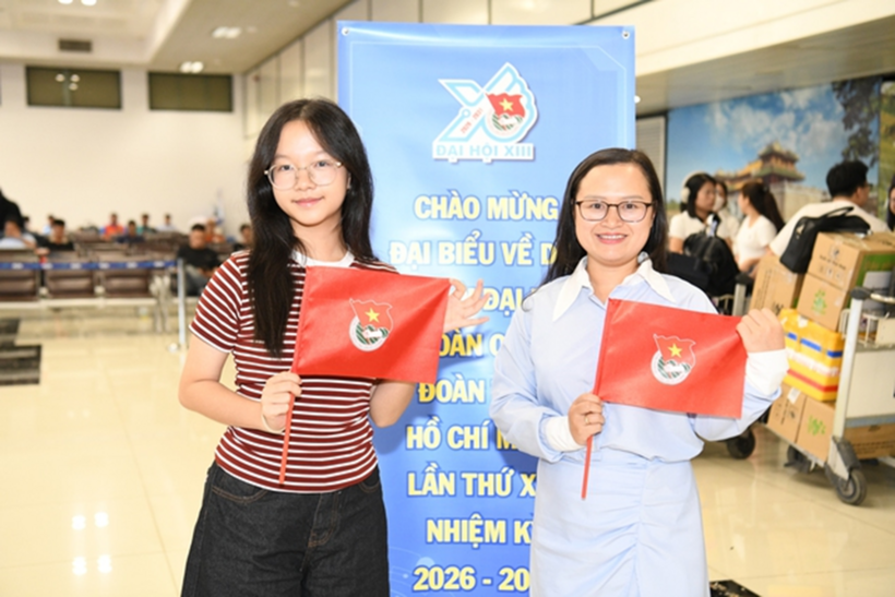 Đại biểu Trương Nguyễn An Nhiên (bên trái) có mặt tại Thủ đô tham dự Đại hội Đoàn toàn quốc lần thứ XIII.