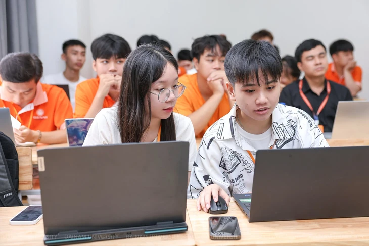 Nhiều trường đã công bố mức học phí dự kiến. Ảnh minh họa.