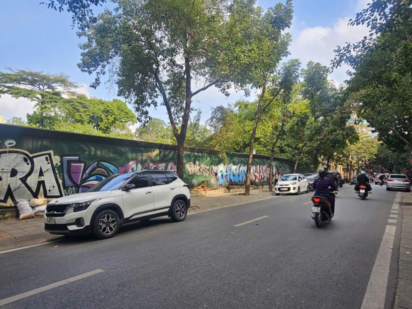 Khu đất được đấu giá quyền sử dụng đất rộng 3.366 m2, nằm tại số 18 Cao Bá Quát. Ảnh: Sóng Hữu.