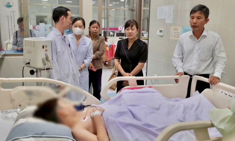 Bệnh nhân nghi ngộ độc bánh mì đang điều trị tại bệnh viện. Ảnh: BV ĐKTG