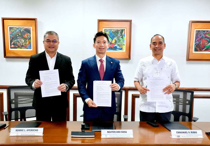 Từ trái qua: Ông Ronnie L.Aperocho, Phó Chủ tịch Điều hành kiêm Giám đốc Vận hành (COO) của Meralco, ông Nguyễn Anh Khoa, Tổng Giám đốc VinEnergo và ông Emmanuel V. Rubio, Chủ tịch kiêm Tổng Giám đốc điều hành MGEN tại lễ ký kết.
