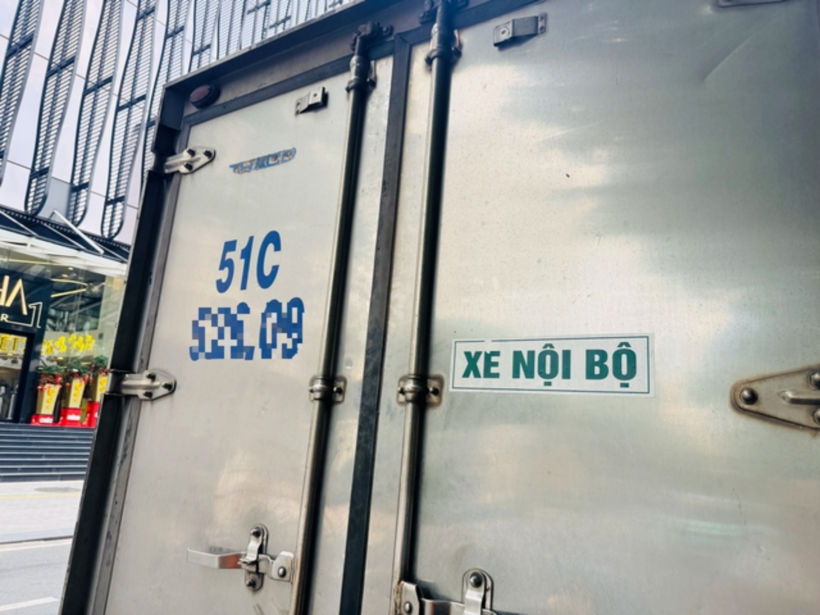 Tem "xe nội bộ" chỉ dành cho phương tiện phục vụ hoạt động nội bộ của tổ chức, doanh nghiệp. (Ảnh minh họa: Thanh niên)