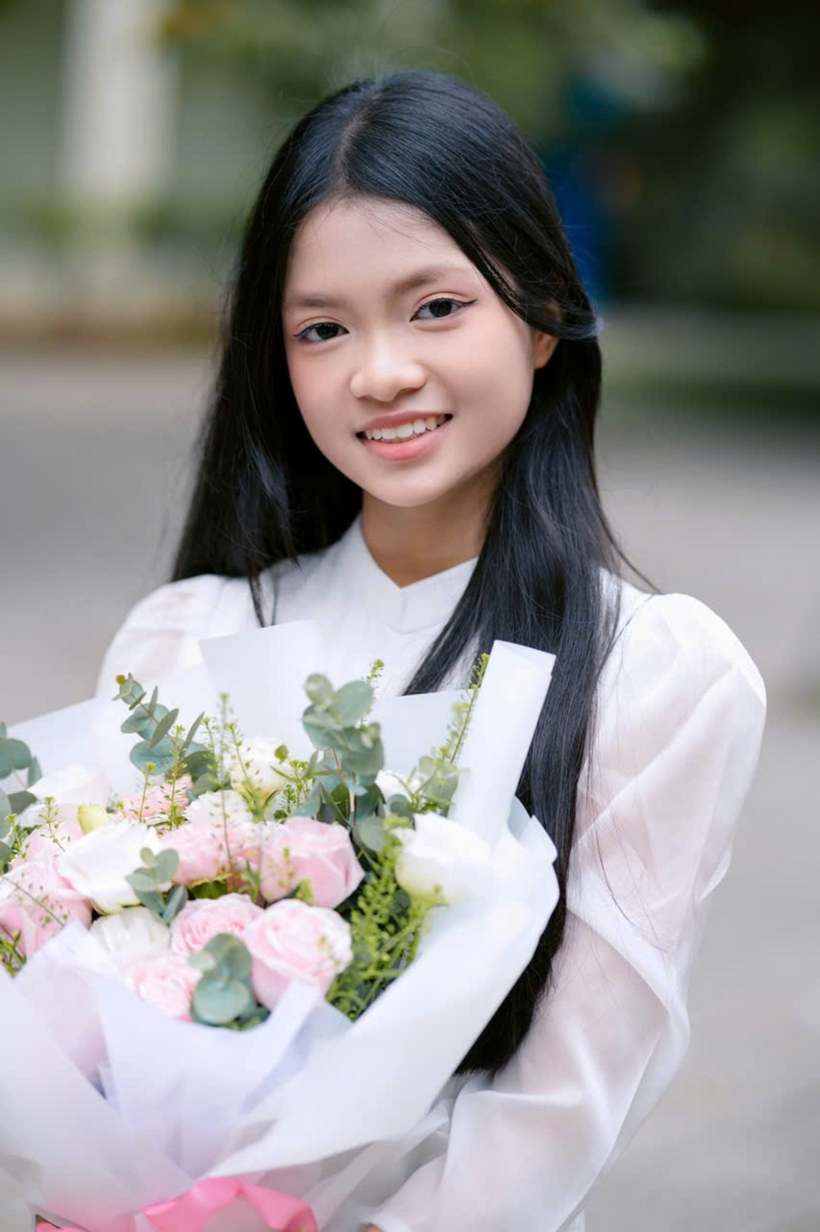 Khuất Gia Hân giành "cú đúp" thủ khoa vào lớp 10 chuyên năm nay (Ảnh: NVCC).