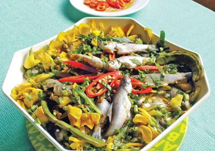 Mỗi mùa cá về lại gợi nhắc người miền Tây về nhịp sống bập bềnh mùa nước nổi