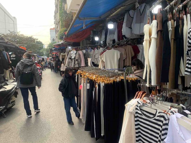 Việc di dời, giải tỏa chợ Nhà Xanh sẽ được xem xét. Ảnh: Nhật Minh.