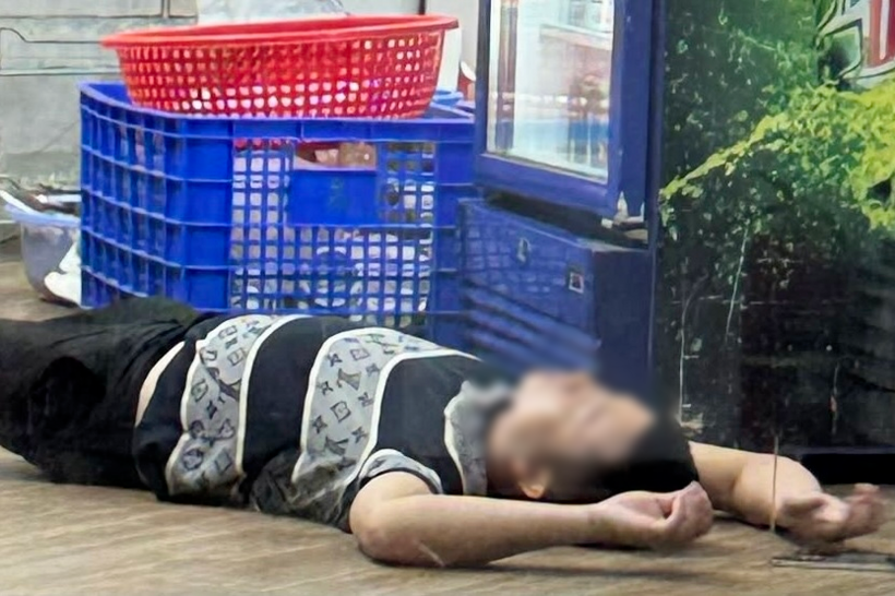 Người đàn ông có biểu hiện bất thường tâm lý sau khi bị nhóm khách nữ "bỏ lại". Ảnh: Theo Tạp chí Tri thức.