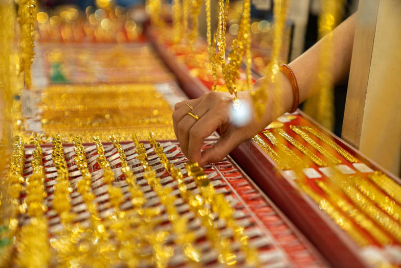 Giá vàng hôm nay (25/6), trong khi giá vàng thế giới giảm nhẹ, thì giá vàng trong nước hiện đang giữ mức ổn định. Ảnh minh họa
