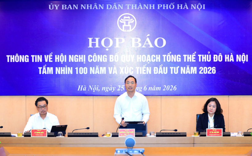 Chánh văn phòng UBND Thành phố Hà Nội Nguyễn Tiến Thiết chủ trì họp báo chiều ngày 25/6.