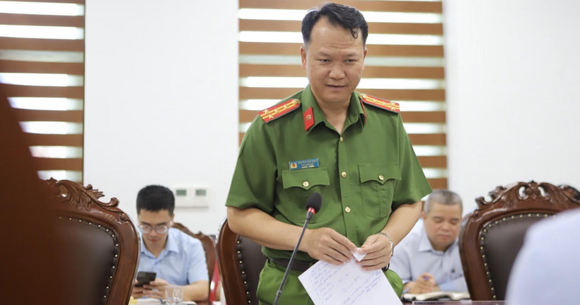 Đại tá Nguyễn Hữu Bình - Phó Giám đốc Công an tỉnh Bắc Ninh phát biểu tại hội nghị