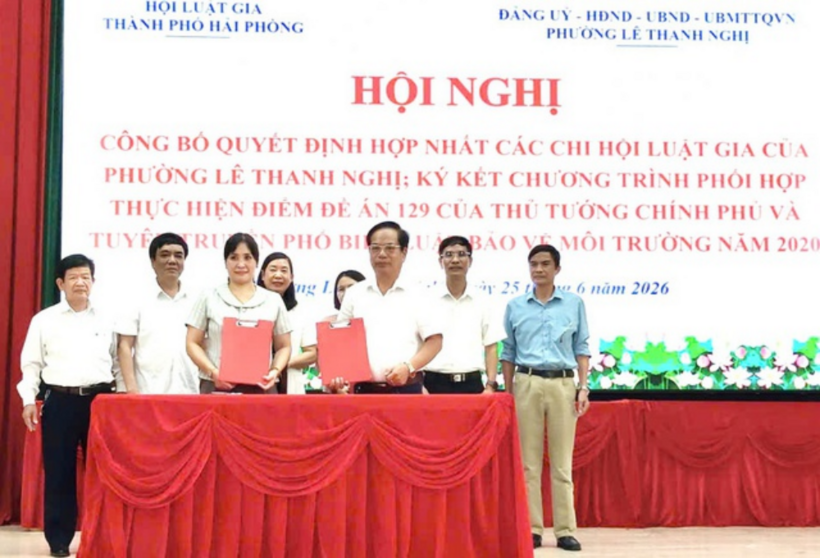 UBND phường Lê Thanh Nghị và Trung tâm tư vấn pháp luật số 2 thực hiện ký kết Quy chế phối hợp tuyên truyền, phổ biến pháp luật và trợ giúp pháp lý miễn phí cho nhân dân.