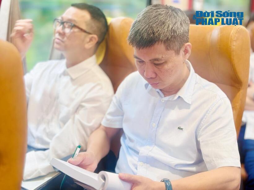 Chuyến tàu kết nối những "chiến sĩ áo trắng" với người bệnh Ninh Bình