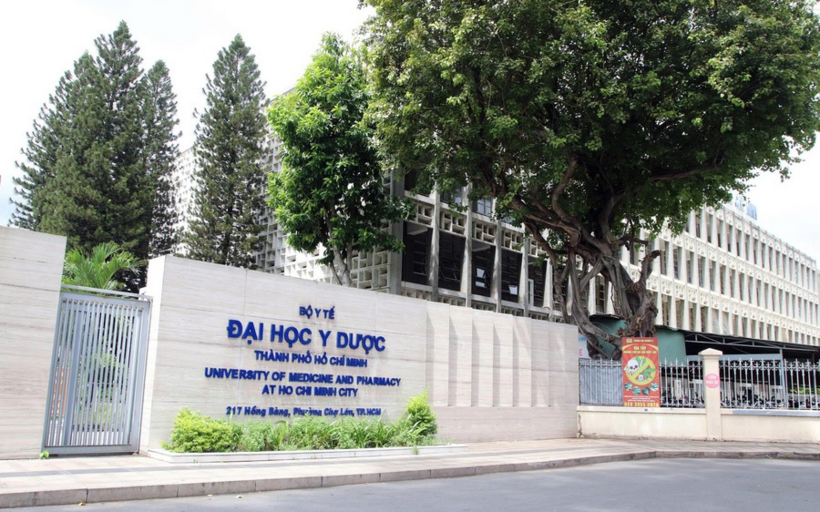 Trường đại học Y Dược TP.HCM công bố mức học phí năm học 2026-2027, trong đó nhiều ngành tăng từ 2 - 5,8 triệu đồng/năm so với năm học trước. Ảnh: Báo Chính phủ.