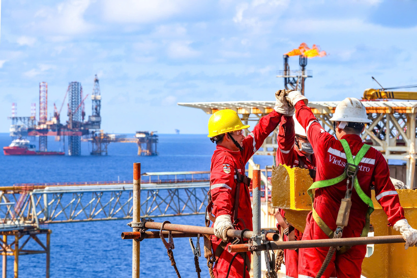 Từ thực tiễn tại Bạch Hổ, Vietsovpetro trở thành một “trường học lớn” của ngành dầu khí Việt Nam, nơi nhiều thế hệ cán bộ, kỹ sư, công nhân trưởng thành.