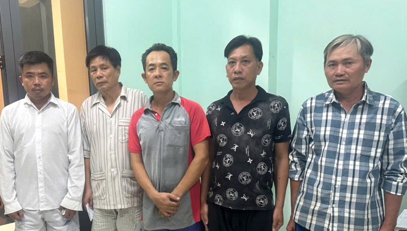 Bị can Võ Văn Thâu, Phùng Hữu Thịnh, Trương Minh Quang, Nguyễn Văn Linh và Lâm Văn Đảm. (Ảnh: Công an tỉnh An Giang)