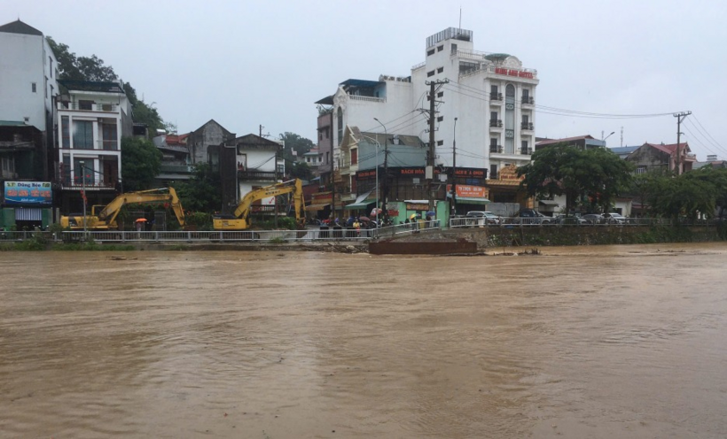 Do mưa lớn kéo dài từ đêm 25/6, mực nước sông Bằng đã dâng cao. (Ảnh: Báo Cao Bằng)