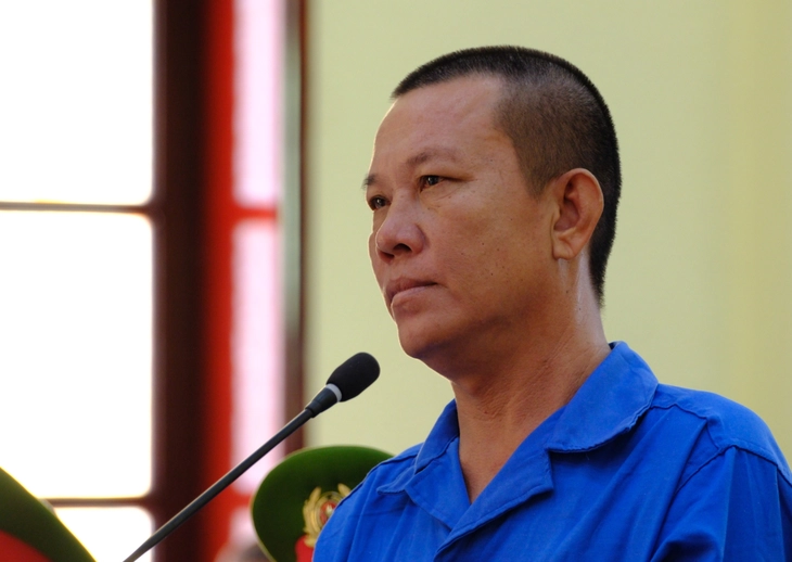 Bằng nghe tuyên án tử hình về tội giết người. (Ảnh: Tuổi trẻ)