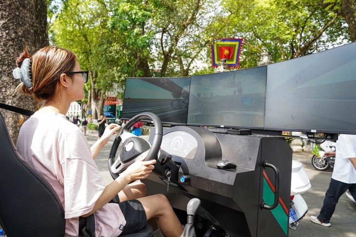 Chuyên gia cho rằng nội dung lái xe mô phỏng chỉ phù hợp để hỗ trợ đào tạo ban đầu, chứ không phù hợp để sử dụng như một nội dung thi cấp giấy phép lái xe - Ảnh: THIÊN KHÔI.