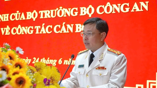 Đại tá Phạm Thanh Tùng - tân Phó Giám đốc Công an tỉnh Tây Ninh - phát biểu sau khi nhận quyết định điều động. Ảnh: Tuyết Nhung.