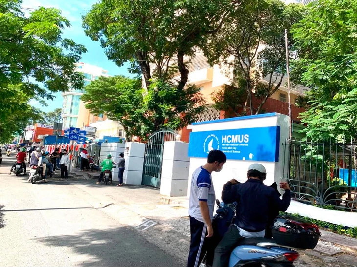 Trường đại học Khoa học tự nhiên (Đại học Quốc gia TP.HCM) vừa công bố kết quả xét tuyển thẳng, ưu tiên xét tuyển với 479 thí sinh đủ điều kiện trúng tuyển - Ảnh: TRẦN HUỲNH.