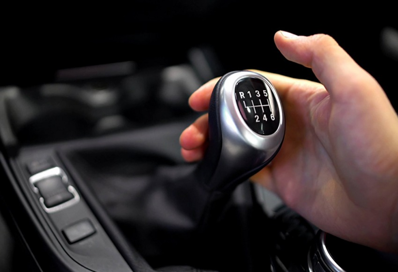 Lùi xe tại trạm thu phí trên cao tốc để xử lý sự cố có bị phạt nguội không?. (Ảnh minh họa)