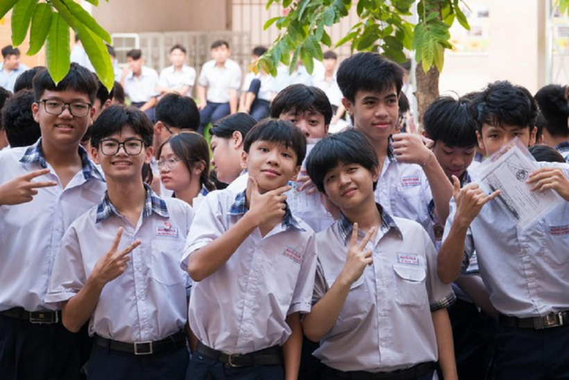 Thí sinh dự thi lớp 10 năm 2025 tại TP.HCM.&nbsp;ẢNH: NGỌC LONG.