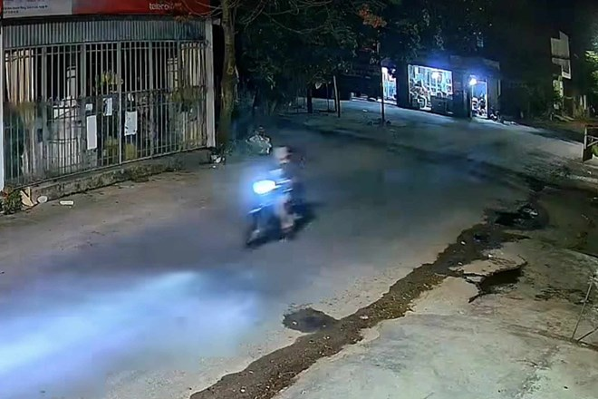 Cơ quan chức năng tổ chức truy tìm người phụ nữ đi xe máy gây tai nạn rồi rời khỏi hiện trường. Ảnh: Ngọc Anh/ Theo Lao động.