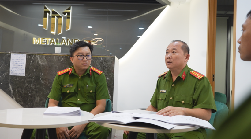 Lãnh đạo Phòng Cảnh sát hình sự trực tiếp tham gia phá án. Ảnh: Dân trí