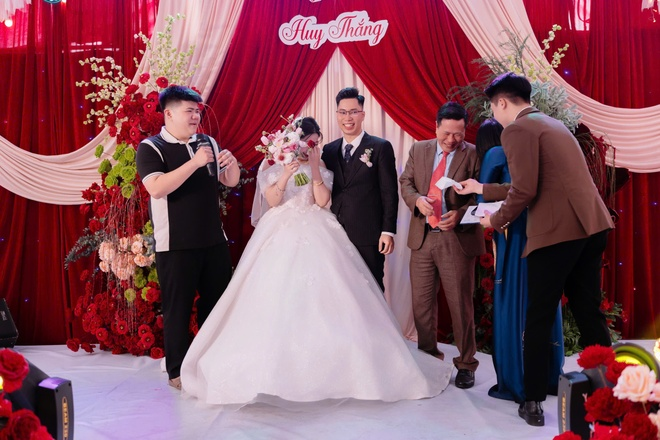 Lời chúc phúc chị gái của Dũng khiến hội trường bật cười vì quá đáng yêu. Ảnh: ZNews
