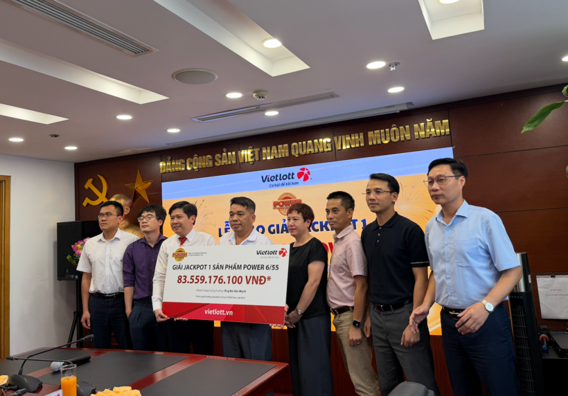Giải thưởng gần 84 tỷ đồng được trao cho anh Mạnh chiều 6/5. (Ảnh: Thanh niên)