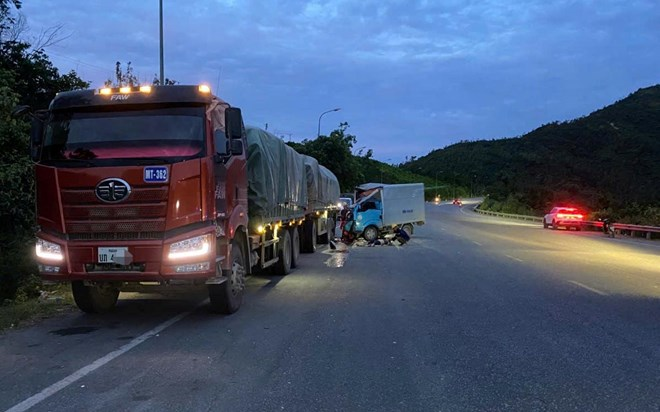 Hiện trường vụ tai nạn khiến hai vợ chồng thương vong. (Ảnh: Lao động)