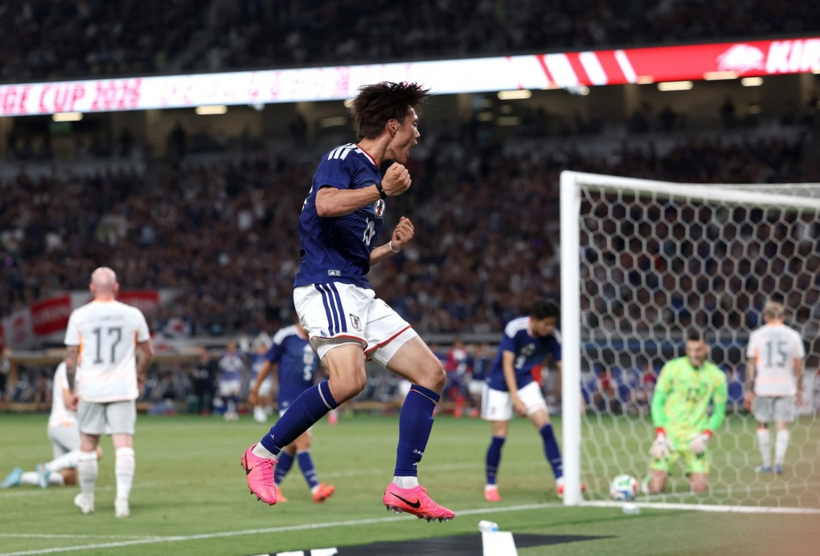 Tiền đạo Koki Ogawa mừng bàn mở tỷ số cho Nhật Bản trong trận giao hữu với Iceland trên sân National Stadium ở Tokyo ngày 31/5/2026. (Ảnh: Reuters)