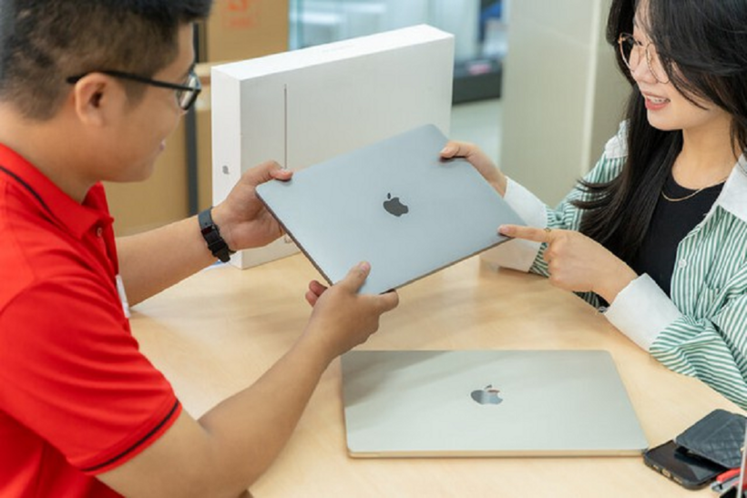 Apple tăng giá hàng loạt thiết bị, trong đó MacBook là dòng sản phẩm được điều chỉnh nhiều.&nbsp;Ảnh: Anh Quân