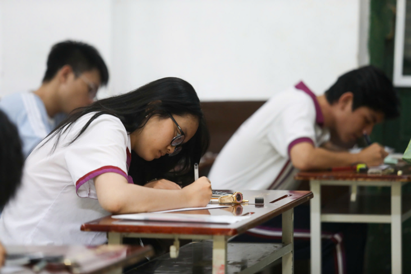 Thí sinh làm bài thi các môn tự chọn. Ảnh: Thanh niên
