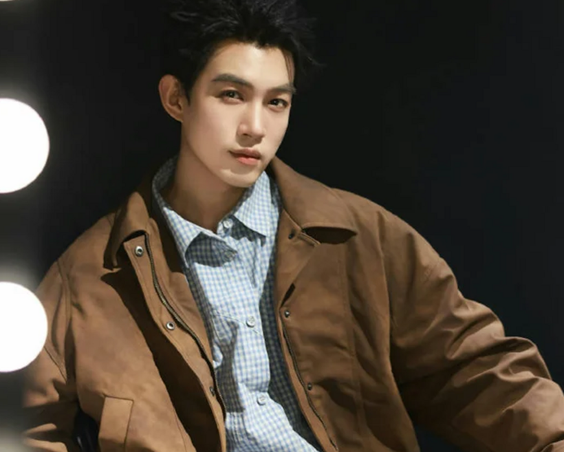 Thất nghiệp nhiều tháng, nam diễn viên chuyên vai CEO độc đoán về quê bán rau. Ảnh: Weibo