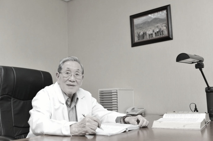 Giáo sư Nguyễn Đình Hối.