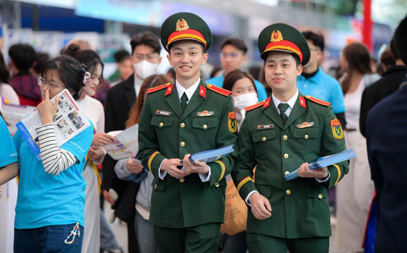 Ban Tuyển sinh quân sự Bộ Quốc phòng mới đây đã ký quyết định tuyển thẳng 72 thí sinh vào 5 học viện, trường quân đội hệ quân sự năm 2026. Ảnh minh họa