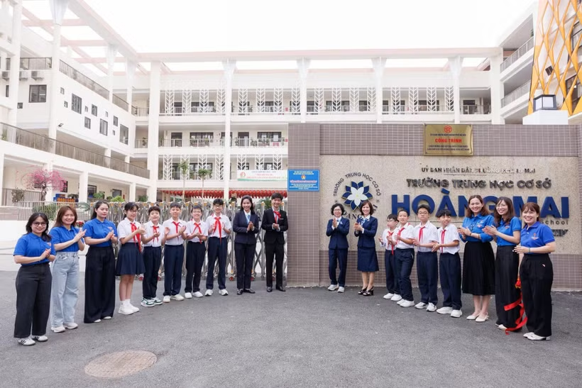 Trường Trung học cơ sở Hoàng Mai. (Ảnh: Vietnam+).
