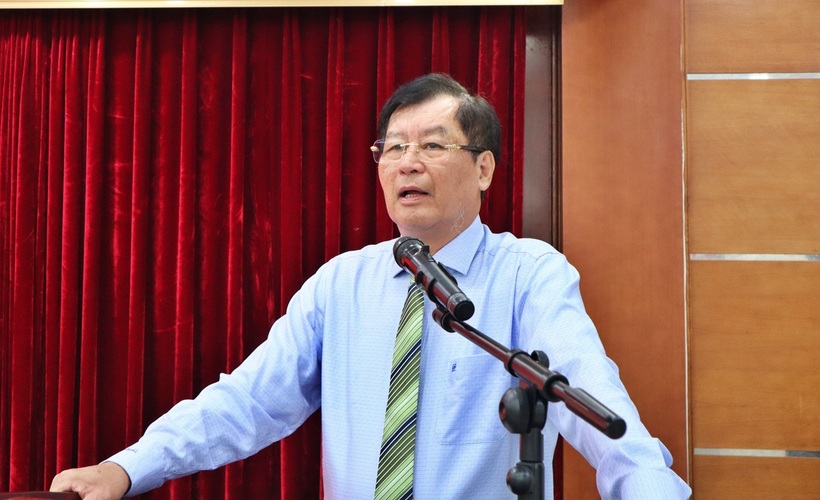 Đồng chí Trần Công Phàn – Phó Bí thư Đảng uỷ, Phó Chủ tịch thường trực Hội Luật gia Việt Nam trình bày báo cáo.