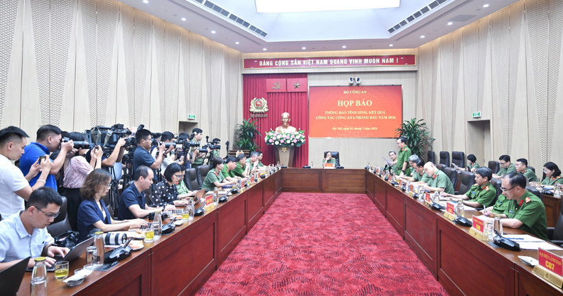 Toàn cảnh buổi họp báo.